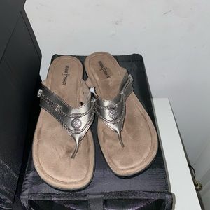 MinneTonka Men’s Size 11 leather Suede Flip Flops